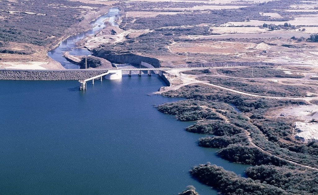El Salto: pueblo sumergido y vieja usina inglesa (1914) bajo el lago Piedras Moras