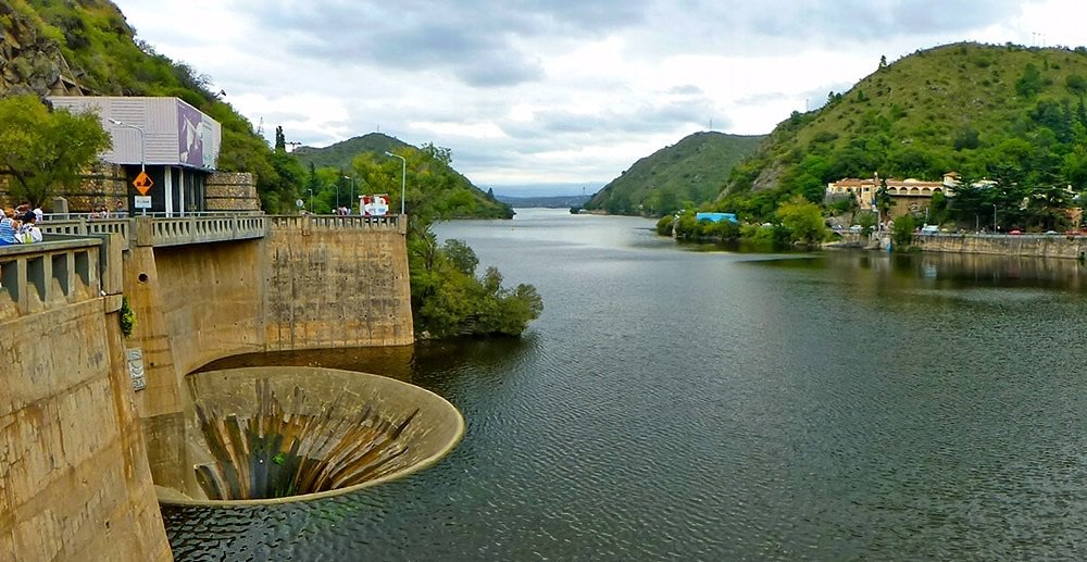 Pesca en Córdoba: licencia, métodos permitidos y las reglas que tenés que saber